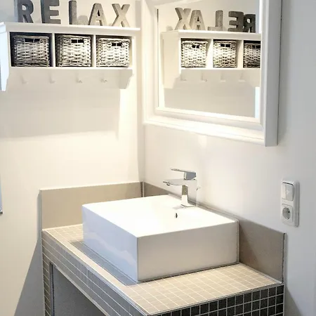 Charlotte Apartment *